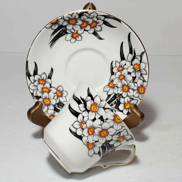 Victoria C&E Teacup and Saucer Narcissus White Flowers Vintage - Picture 2 of 10